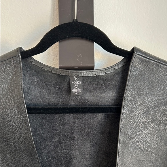 Classic Black Leather Vest - Picture 2 of 5